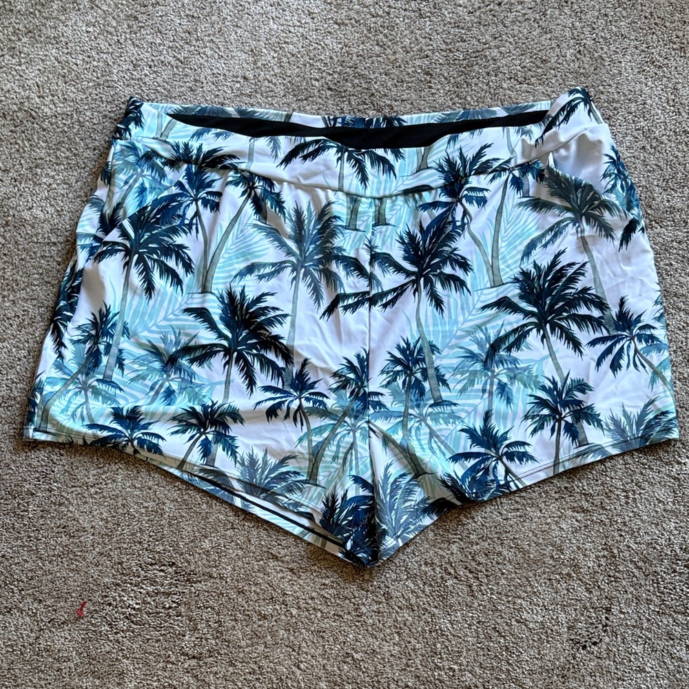 Palm Tree Print Lightweight Shorts in White and Blue